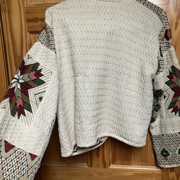 PASSPORT OF PIER ONE EMBROIDERED CROP JCKET - WOOD BUTTONS - Picture 5 of 7